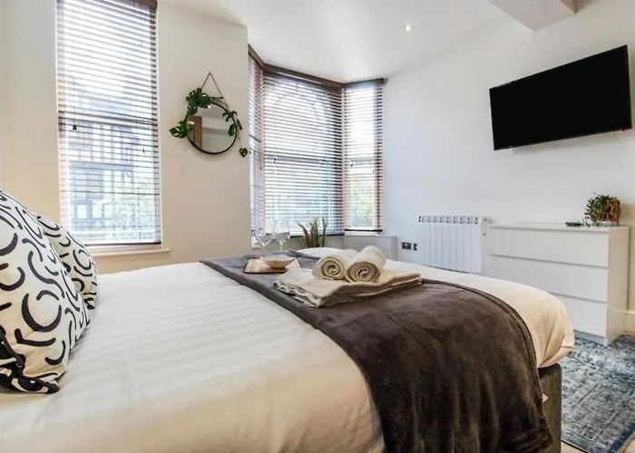 Beautiful Three Bed Flat In Nottingham City Centre