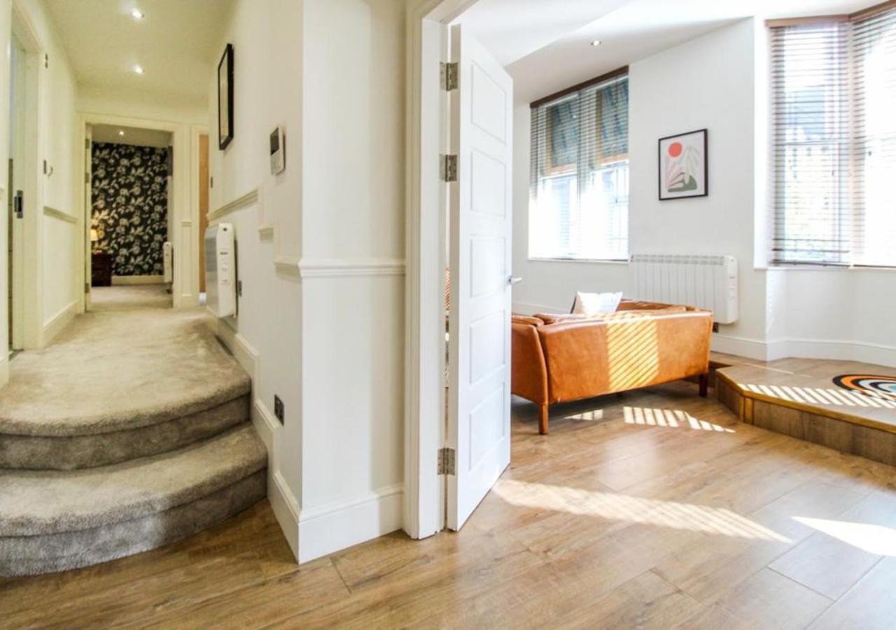 Beautiful Three Bed Flat In Centre Appartamento *