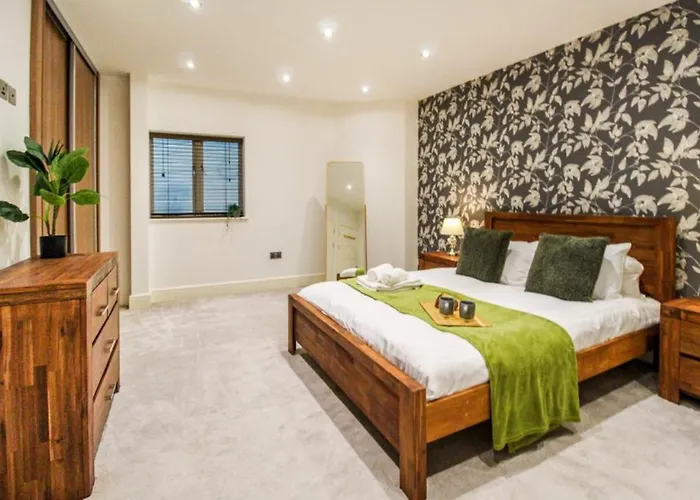 Beautiful Three Bed Flat In Nottingham City Centre
